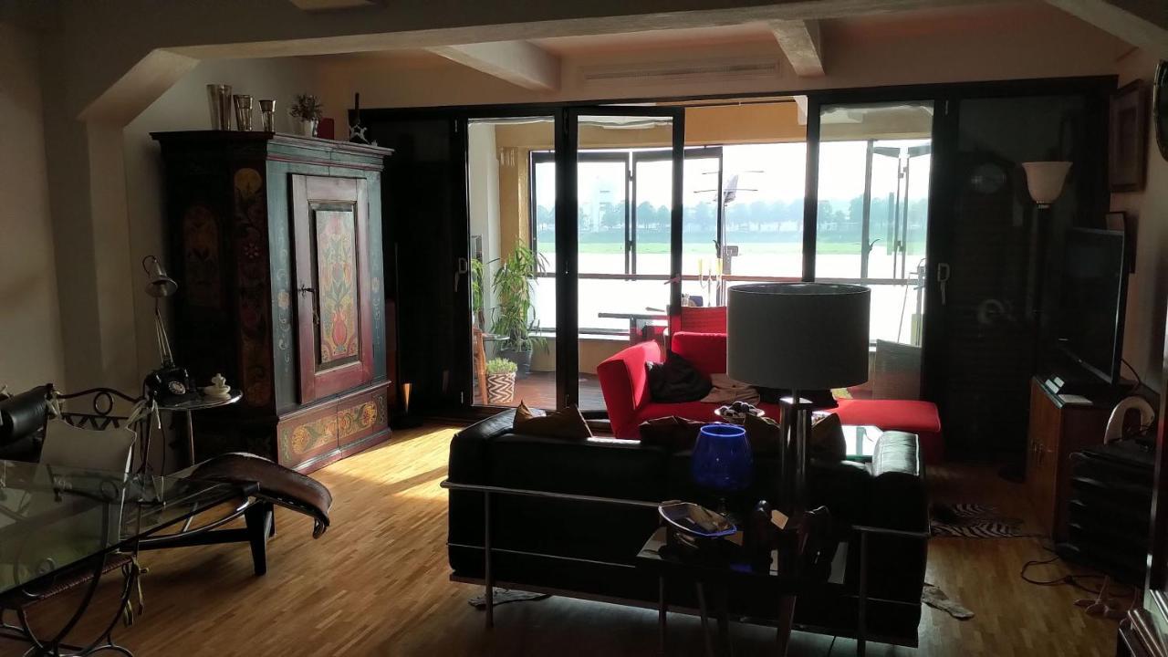 Grosszuegiges Zimmer Mit Badezimmer In Rheinwohnung Köln Eksteriør billede