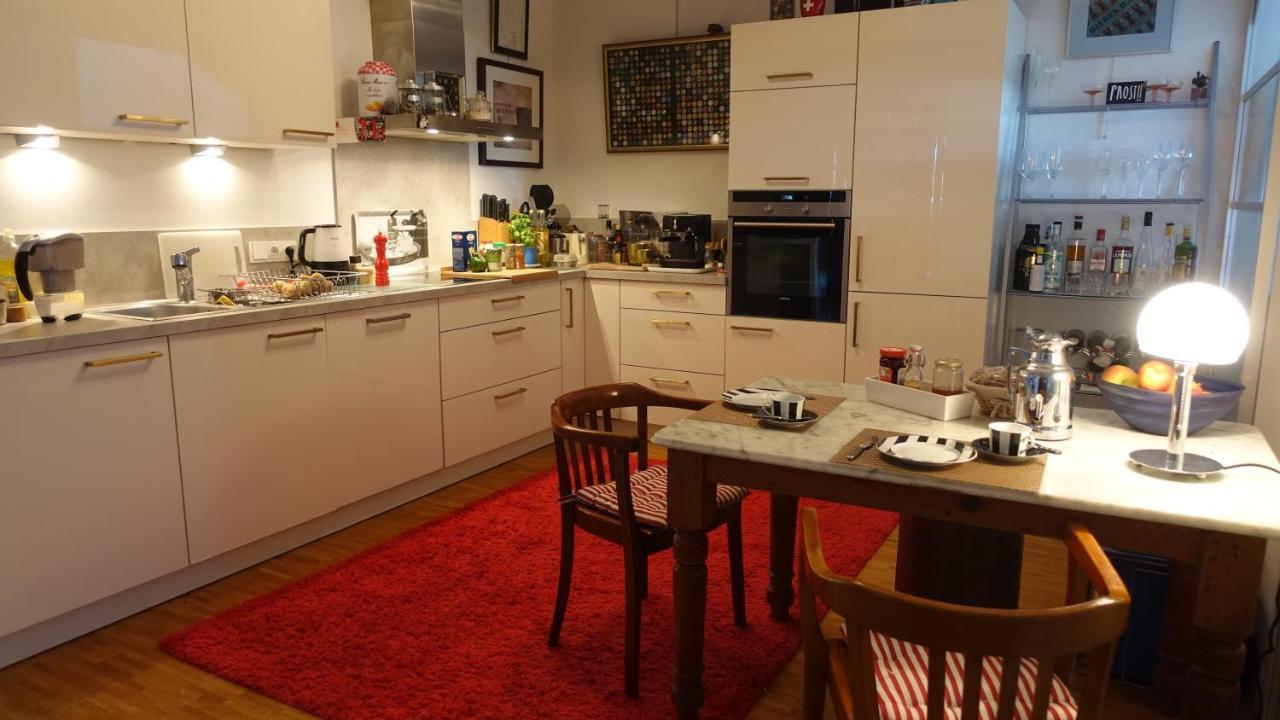 Grosszuegiges Zimmer Mit Badezimmer In Rheinwohnung Köln Eksteriør billede