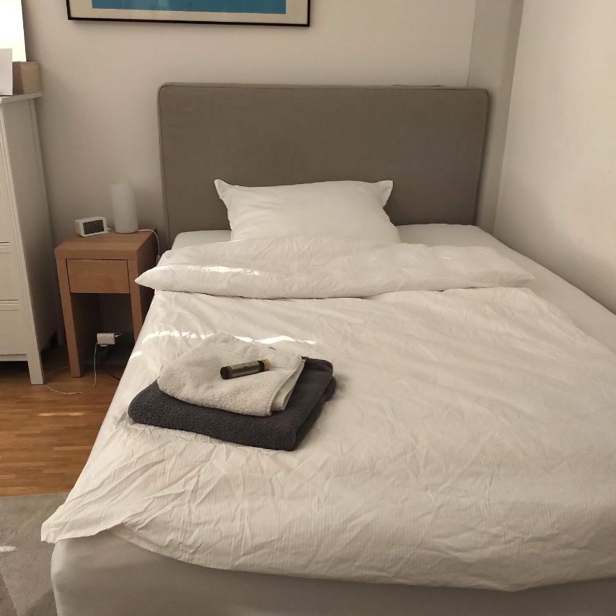 Grosszuegiges Zimmer Mit Badezimmer In Rheinwohnung Köln Eksteriør billede